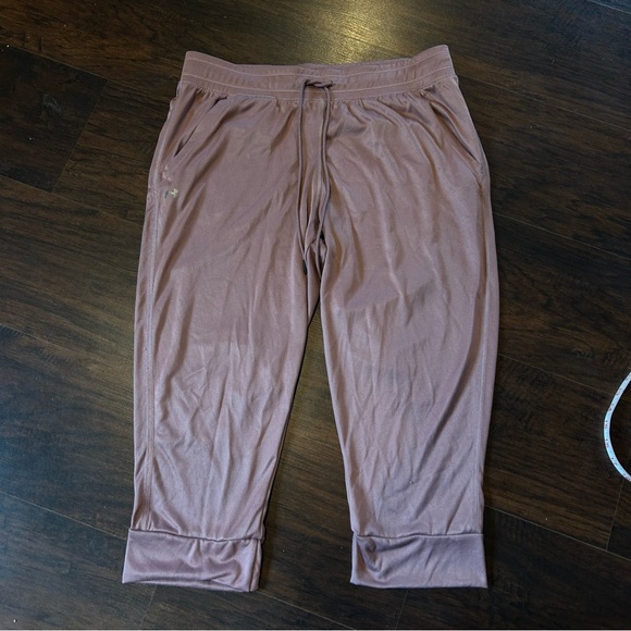 [Under Armour] Mauve Pink Capri Sweat Pants - Picture 7 of 8